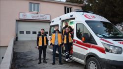 Sağlık Çalışanları İftar Sahur Demeden Hayat Kurtarmaya Koşuyor