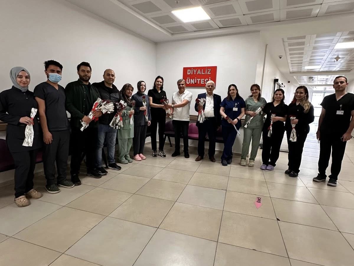 Nöbetteki kahramanlara Sağlık-Sen’den sürprizi
