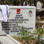 Şehit doktor mezarı başında rahmetle anıldı