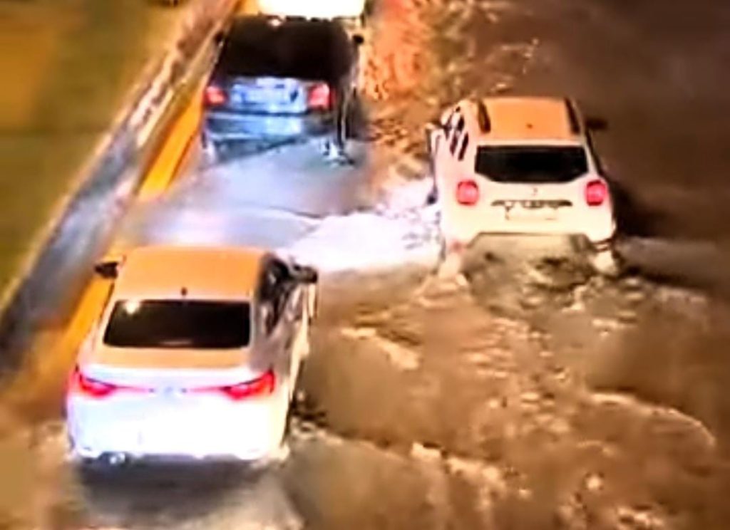 Ankara’da sağanak hayatı olumsuz etkiledi