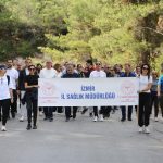 İzmir’de Hem Yürüdüler Hem Çöp Topladılar