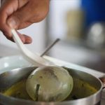 Kontrolsüz toplanan bitkiler ve sağlıksız toplu yemekler zehirlenme riskini artırıyor