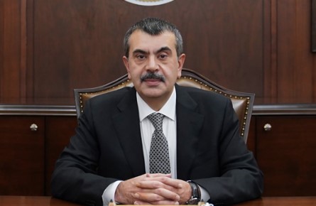 Ara Tatil Kalkıyor Mu? Sorularına Cevabı Bakan Verdi