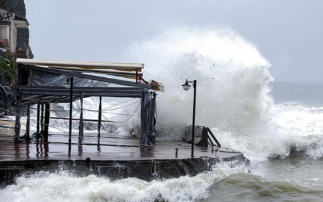 Uçan Çatılar Eğitimi Durdurdu!