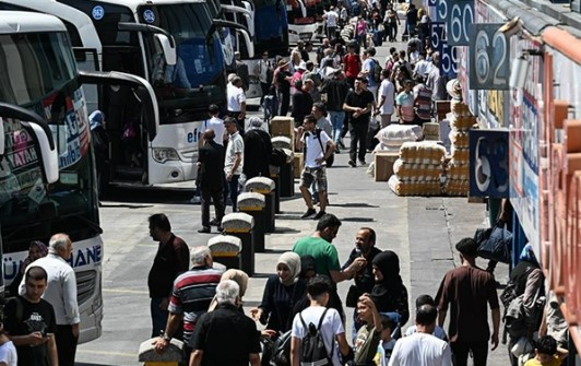 Otogarlarda Bayram Mesaisi: Bilet Bulmak İmkansızlaşıyor