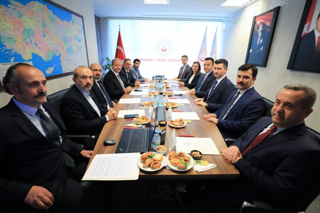 Sosyal Hizmet Çalışanları İçin Kritik Gün: Sağlık-Sen ve Bakanlık Masada