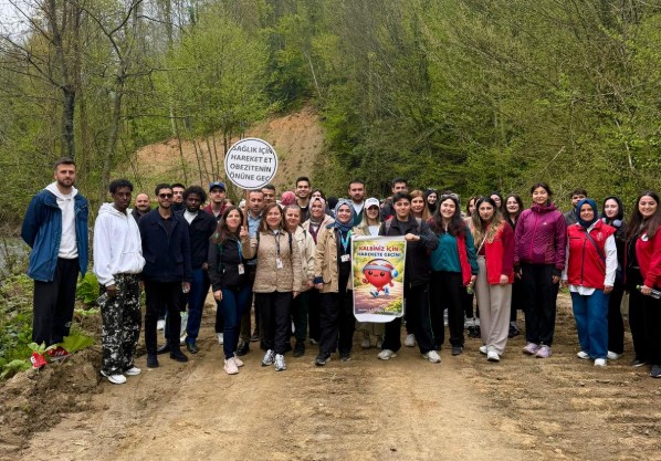 Akçakocalı Sağlıkçılar Kalp Sağlığı İçin Yürüdü