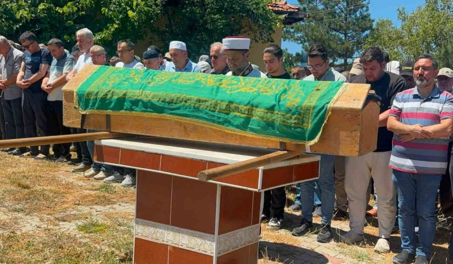Sarı Kantaron Toplarken Kayalıklardan Düşen Sağlıkçı Toprağa Verildi