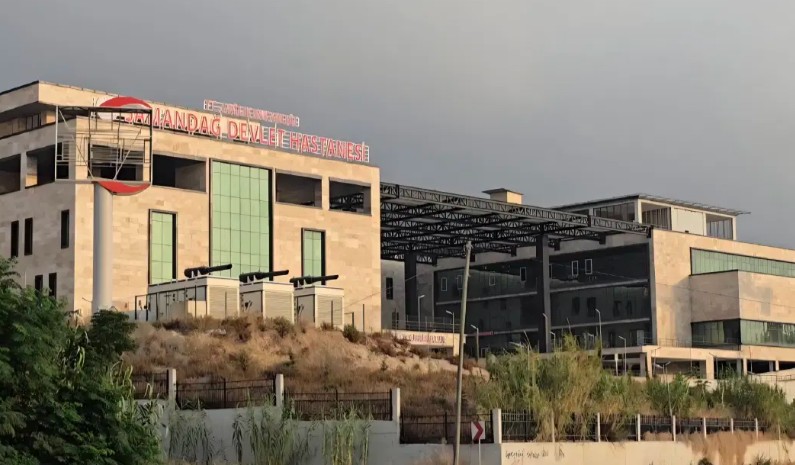 Doktoru Darbedip Bıçakla Tehdit Etti