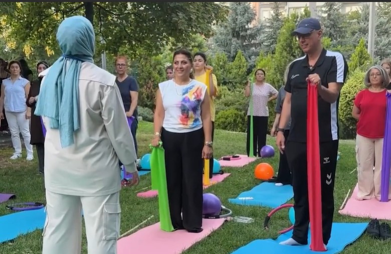 Bakan Memişoğlu Parkta Spor Yaptı