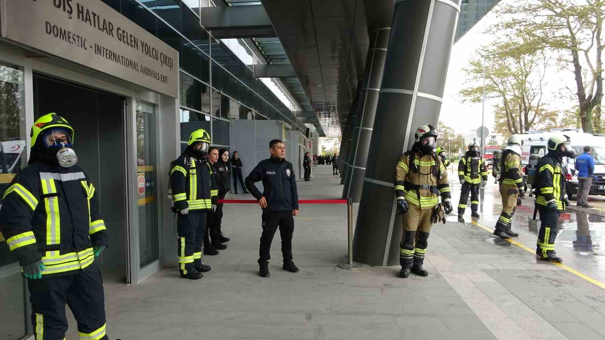 Çanakkale Havalimanı'nda KBRN tatbikatında 2 kırmızı kodlu yolcu tahliye edildi