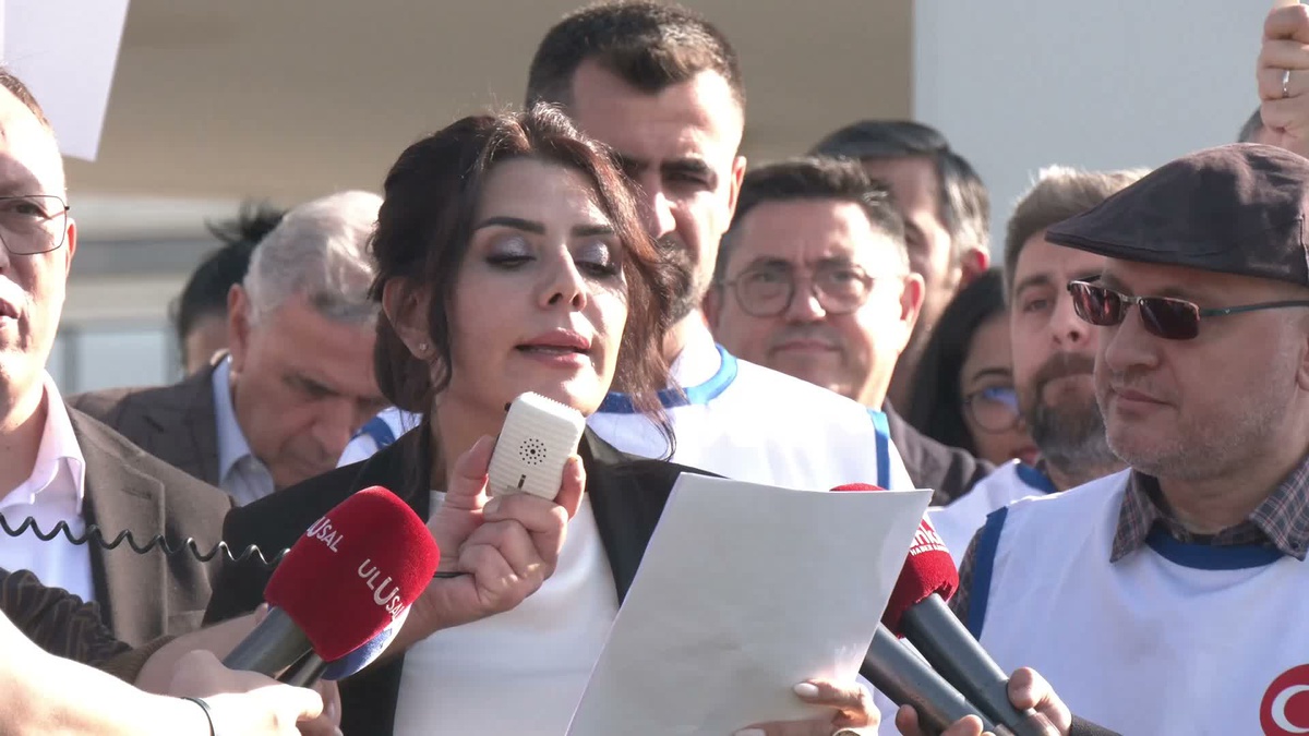 Diş hekimleri Sağlık Bakanlığı önünde aile diş hekimliği istedi