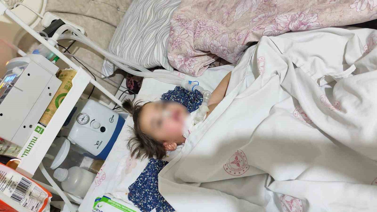 Hakkari Derecik'te kalbi duran yatağa bağımlı hasta Van'a helikopterle sevk edildi