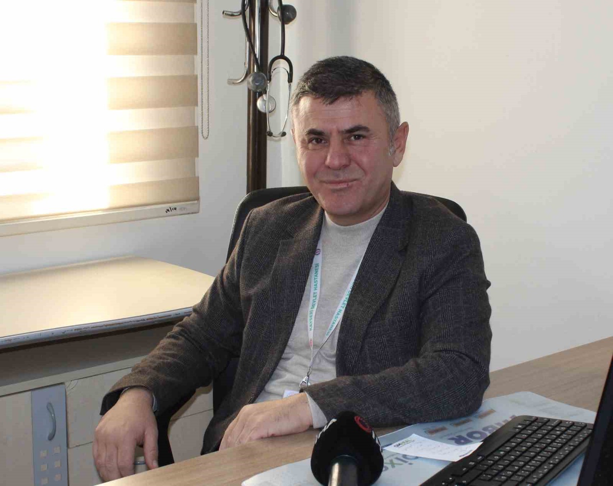 Kayseri Devlet Hastanesi uzmanı grip semptomlu annelere emzirmeyi bırakmayı önermedi