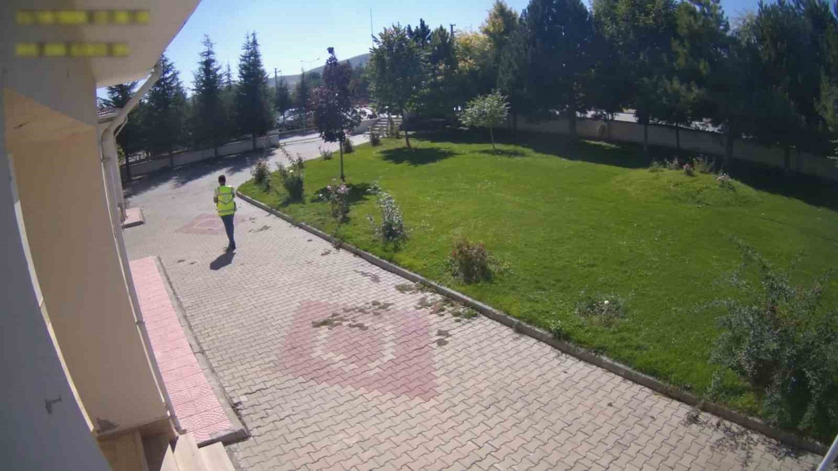 Kırşehir Akpınar'da nefes borusuna şeker kaçan sürücüyü polis Heimlich ile kurtardı