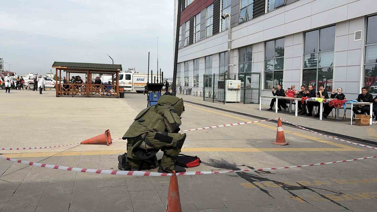 Osmaniye'deki hastane tatbikatında patlama senaryosuyla 12 kişi yaralandı